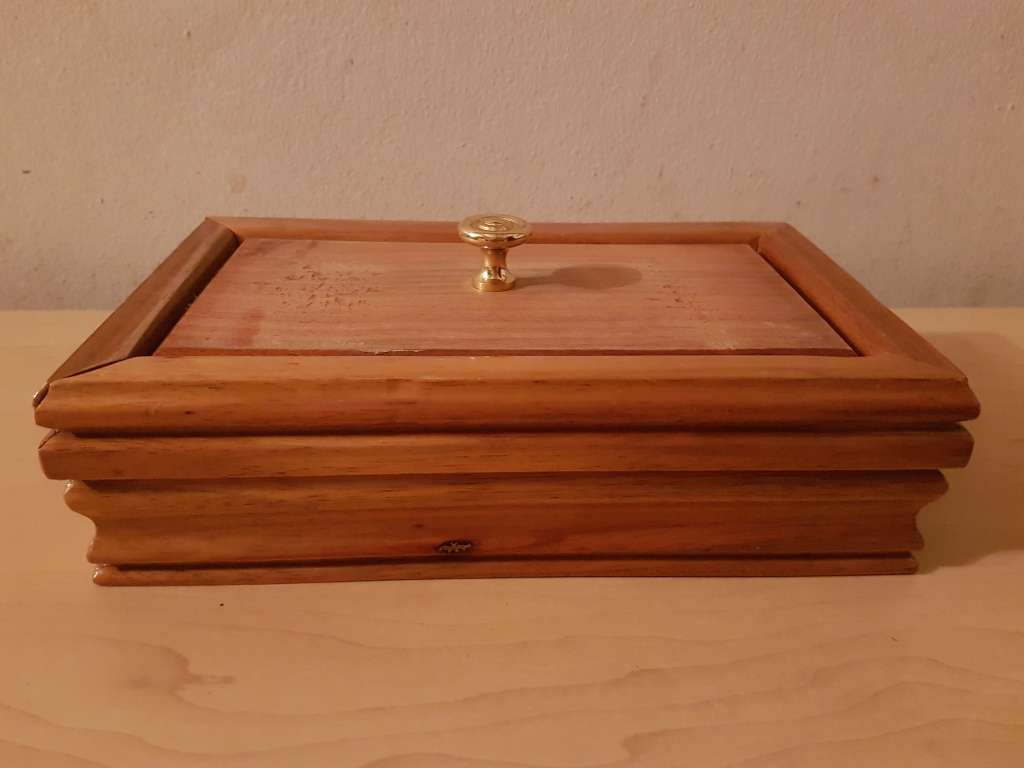 Job Lot of Jewellery & Bar Accessories Including Estee Lauder Bag, Necklaces, Cufflinks, Tins