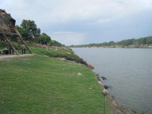 PEAK SEASON: EASTER  L-O-N-G  WEEKEND