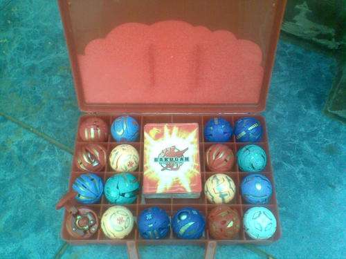 Bakugan x 18 Medium+Carrycase & Metalcards