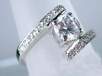 REAL DIAMOND 1.20cts 14K SOLID WHITE GOLD RING.