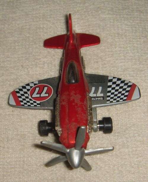 A COLLECTION OFF SMALL METAL AIRPLANES