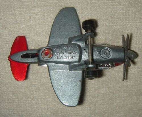 A COLLECTION OFF SMALL METAL AIRPLANES