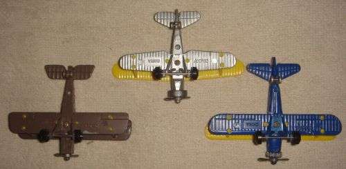 A COLLECTION OFF SMALL METAL AIRPLANES