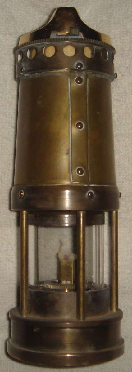 AN OLD MCKECINNIE 1979 MADE BY E THOMAS & WILLIAMS LTD IN ENGLAND