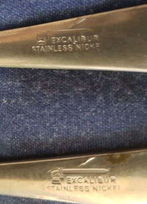 22 FORKS AND 9 KNIVES BIDDING PER ITEM TO TAKE ALL 31 PIECES