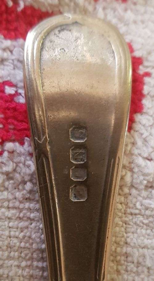 22 FORKS AND 9 KNIVES BIDDING PER ITEM TO TAKE ALL 31 PIECES