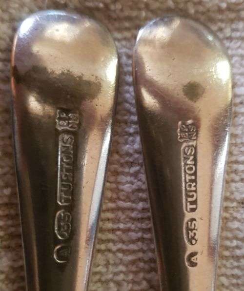 22 FORKS AND 9 KNIVES BIDDING PER ITEM TO TAKE ALL 31 PIECES