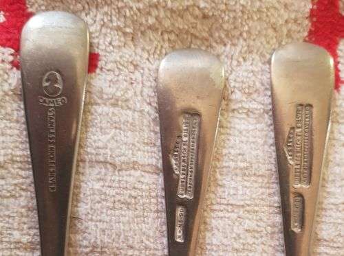 22 FORKS AND 9 KNIVES BIDDING PER ITEM TO TAKE ALL 31 PIECES