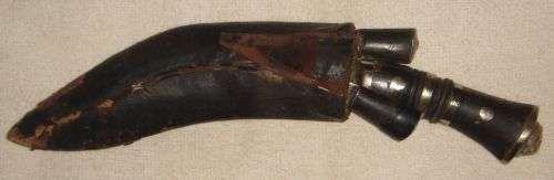 KUKRI GURKHA INDIAN FIGHTING KNIFE.AUTHENTIC ,COMPLETE WITH THE 2 SMALLER KNIVES!ORIGINAL SHEATH.