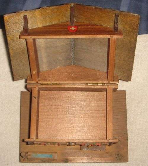 A ROMANTICA MUSICAL JEWELRY BOX IN WORKING ORDER