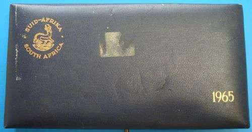 WOW A 1965 PROOFSET WITH SCARES ENGLISH R1, SUID AFRIKA 50c AND ENGLISH 1c COIN