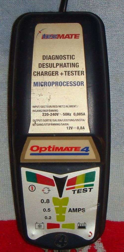 OPTIMATE 4 BATTERY CHARGER IN WORKING CONDITION