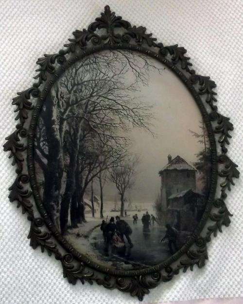 BEAUTIFUL VINTAGE CONVEX/BUBBLE GLASS OVAL PICTURE -- A MUST HAVE! Made in Italy