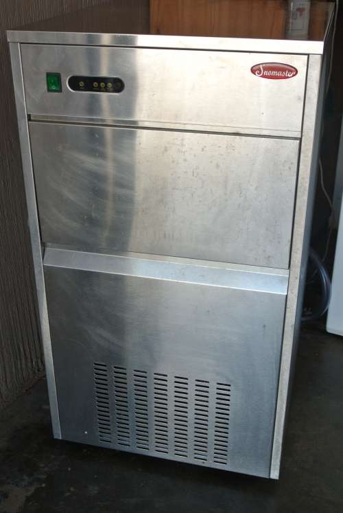 Snomaster Ice Machine