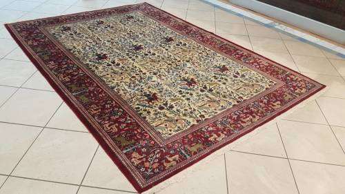 Persian Isfahan Carpet 284cm x 204cm Hand Knotted