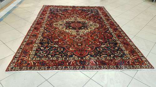 Persian Bakhtiary Carpet 310cm x 210cm hand knotted (with certificate)