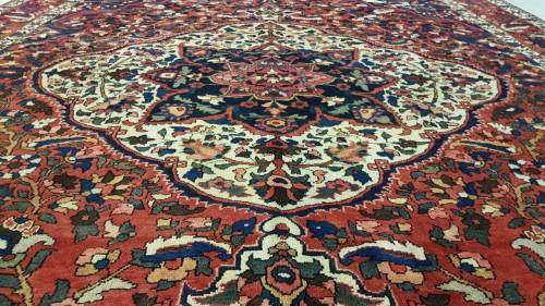 Persian Bakhtiary Carpet 310cm x 210cm hand knotted (with certificate)