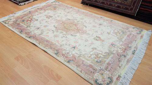 Very Fine Persian Tabriz Carpet 153cm x 103cm Hand Knotted