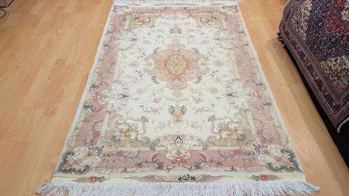 Very Fine Persian Tabriz Carpet 153cm x 103cm Hand Knotted