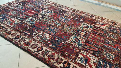 Persian bakhtiary Carpet 291cm x 160cm hand knotted (with certificate)