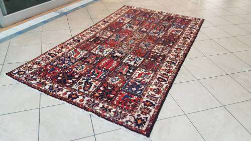 Persian bakhtiary Carpet 291cm x 160cm hand knotted (with certificate)