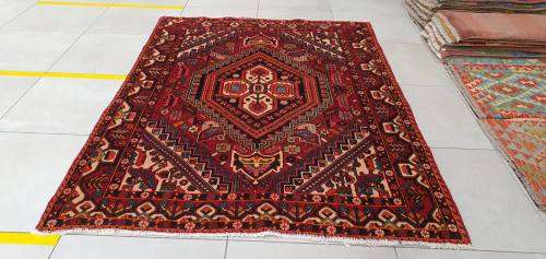 Persian Bakhtiary Carpet 213cm x 160cm Hand Knotted