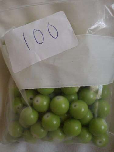 100 green ceramic beads