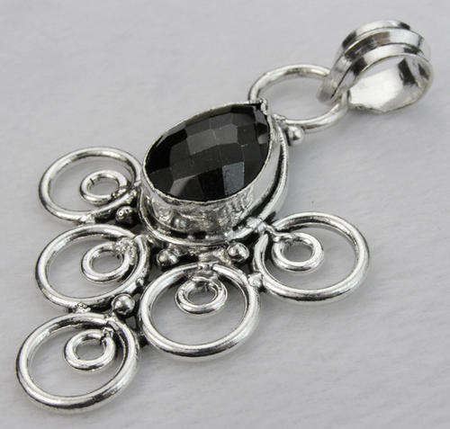 WOW!!! GORGEOUS SILVER PENDANT!! Not to be missed!