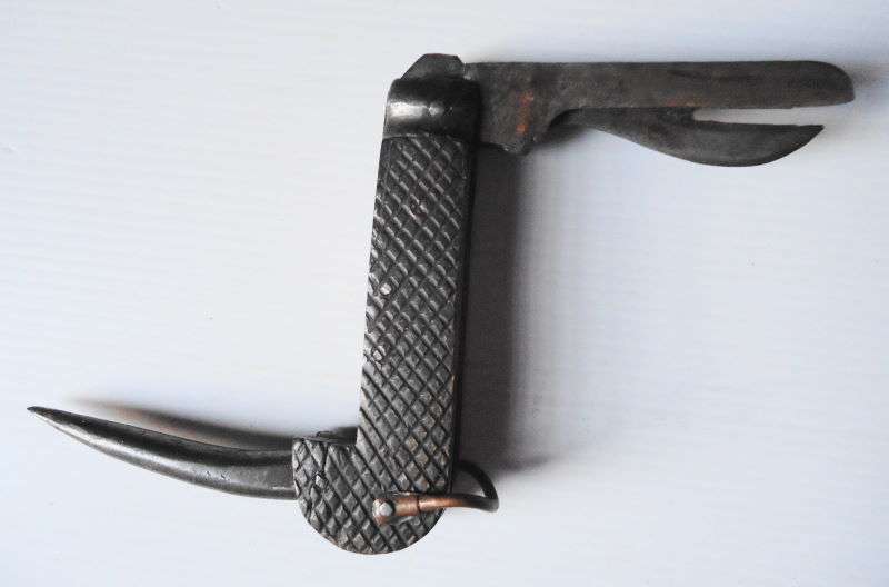 VINTAGE NAVY POCKET KNIFE