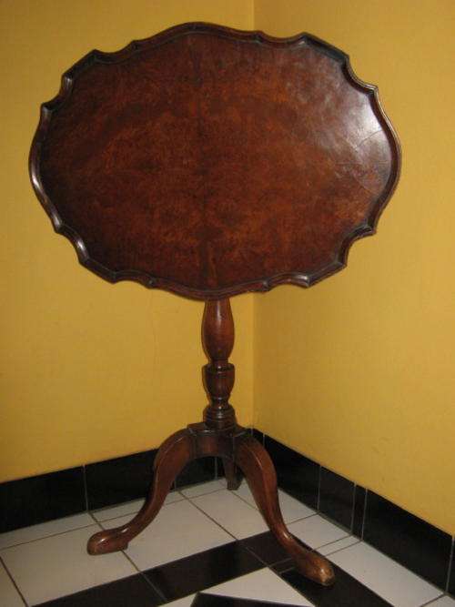 ANTIQUE PIE-CRUST TABLE - TILT-TOP