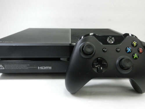 XBOX 1 CONSOLE 500GB WITH 2 REMOTES PLUS 2XGAMES