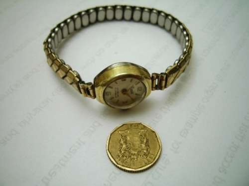 FABULOUS VINTAGE PETITE LADIES SWISS EVERITE WATCH