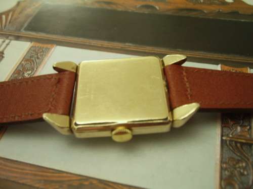 VINTAGE 1940'S BENRUS - ENDURABLE - WITH RED, YELLOW, BLUE LOGO