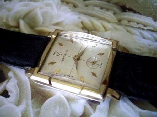 A VERY RARE, BREATH-TAKING, VINTAGE BENRUS WATCH FROM THE 1940'S
