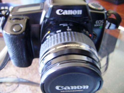 Canon Eos 1000F-N camera with 35-105 Canon Ultrasonic Lens and Tudor Camera Bag