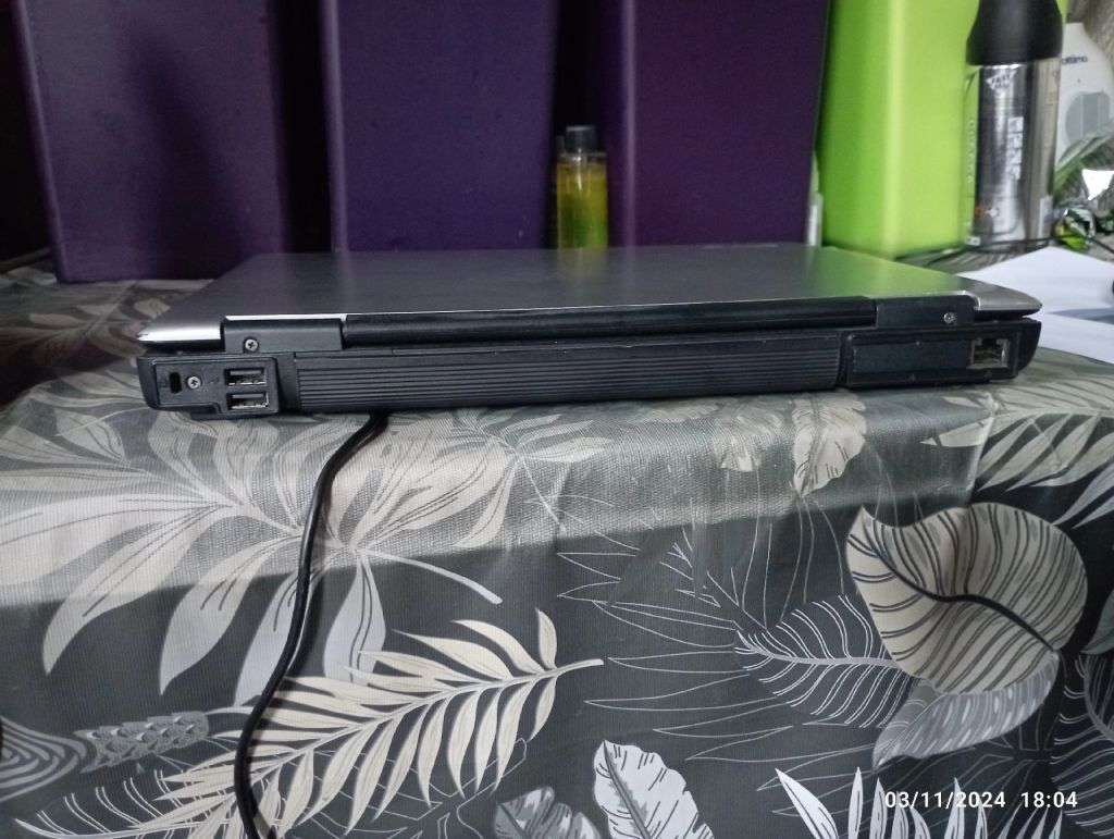 Acer Inspire 5050 14`/AMD Turion 2.2Ghz/4GB RAM/250GB Notebook W7 & Office