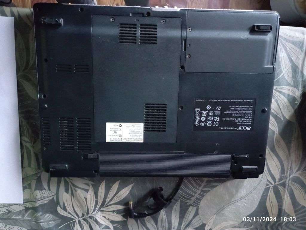 Acer Inspire 5050 14`/AMD Turion 2.2Ghz/4GB RAM/250GB Notebook W7 & Office