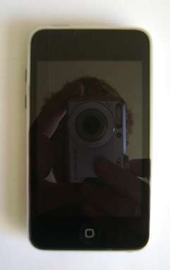 Apple iPod Touch 8GB 2nd Generation + Capdase Sport Armband