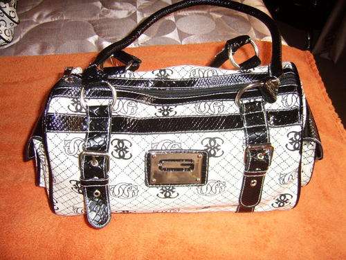 Brandnew stylish Guess Fashion  Handbag .......