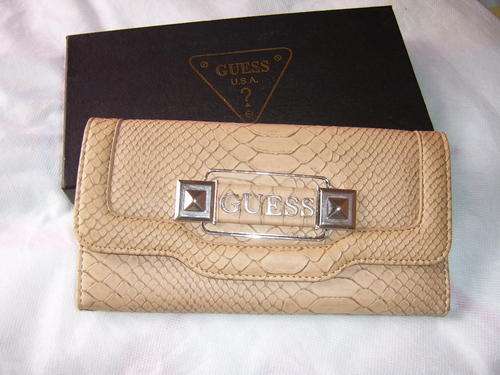 LOVELY BROWN GUESS PURSE..