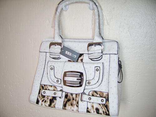 *****STUNNING AND LOVELY**** GUESS HANDBAG ****** NEW IN STYLE***IVORY WHITE*****
