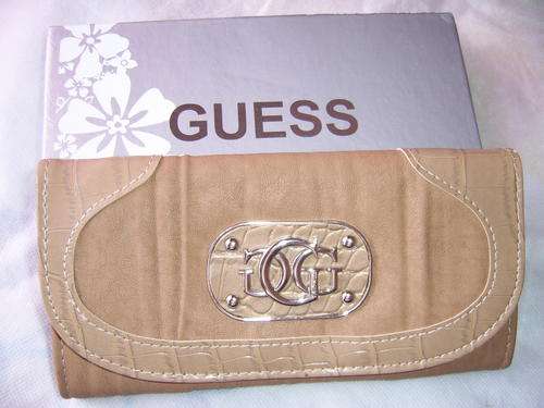 LOVELY BROWN GUESS PURSE :)