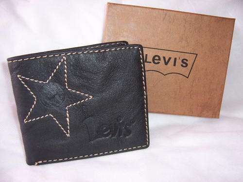 **********BRANDNEW MENS WALLET ***********LEVI'S THE WORLD BRAND*********