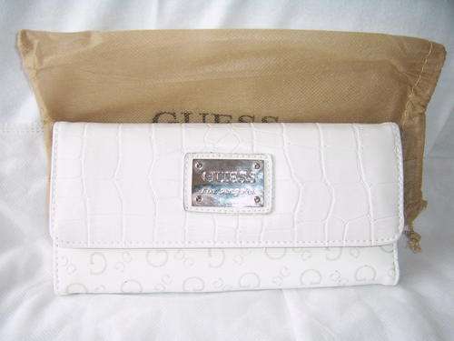 LOVELY GUESS PURSE (WHITE)