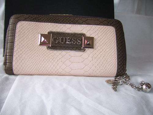 GUESS PURSE ZIPPER STYLE...