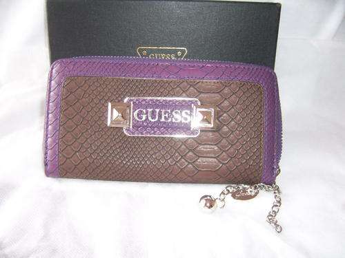 GUESS PURSE ZIPPER STYLE...