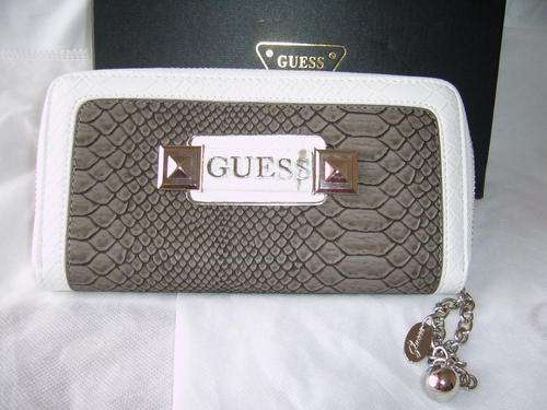 GUESS PURSE ZIPPER STYLE...