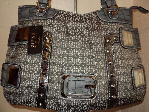 ***Brandnew GUESS Handbag in NEW STYLE***Grey**