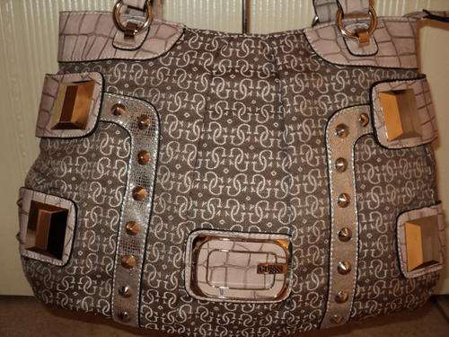 ***Brandnew GUESS Handbag in NEW STYLE******
