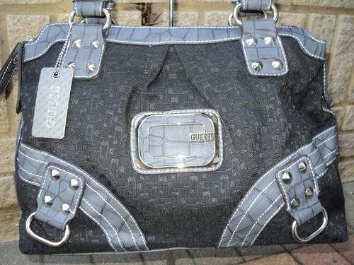 ***Brandnew GUESS Handbag in NEW STYLE***BLACK***